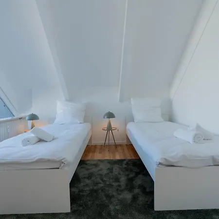 Grosszuegiges City-apartment In Bester Lage Fuer 8 Personen * Oldenburg
