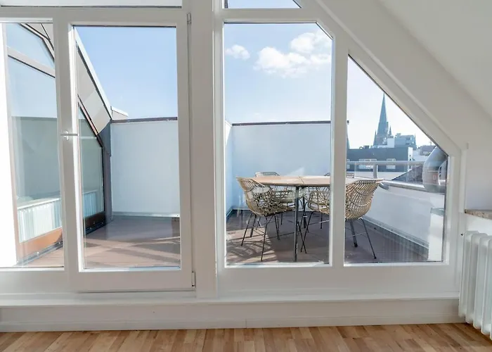 Grosszuegiges City-apartment In Bester Lage Fuer 8 Personen * 奥尔登堡