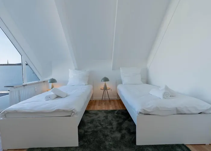 Grosszuegiges City-apartment In Bester Lage Fuer 8 Personen * 奥尔登堡